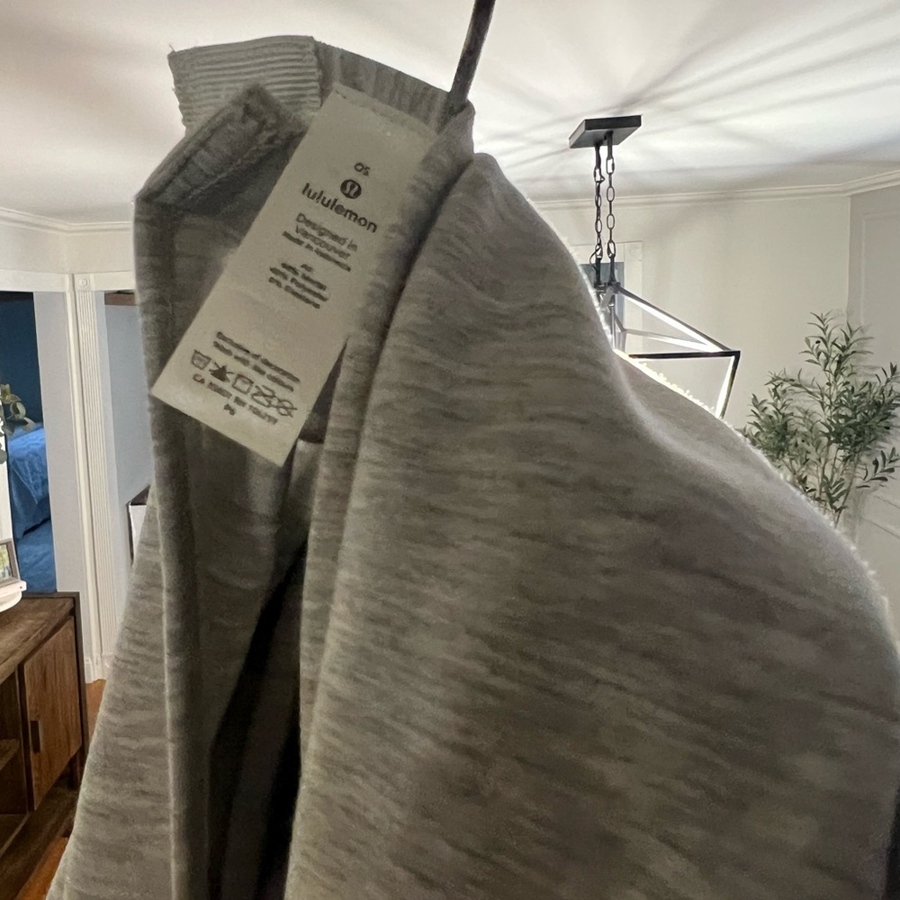 Lululemon Gray Infinity scarf